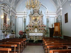 L'interno della chiesa